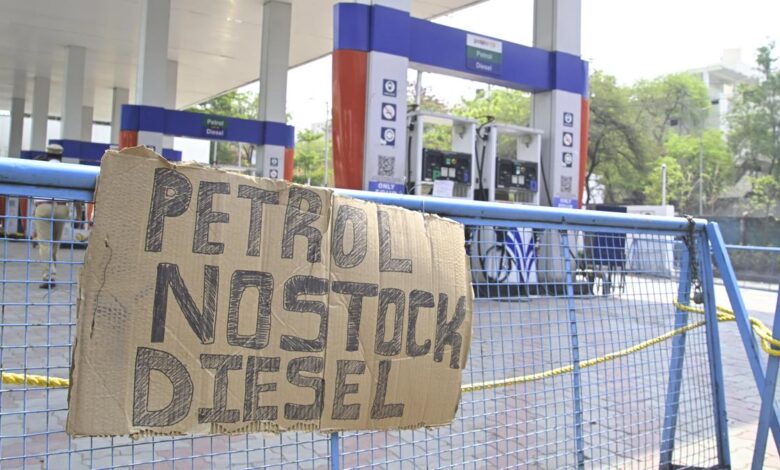 Despite police deployment and barricades, petrol pump queues bring Hyderabad traffic to a crawl for second day