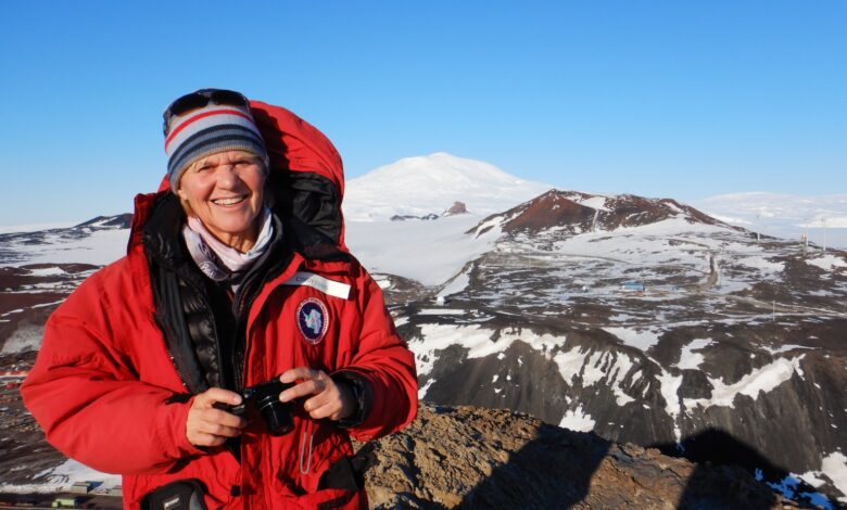 Johnson’s Cindy Evans Prepares Artemis Teams for Lunar Science