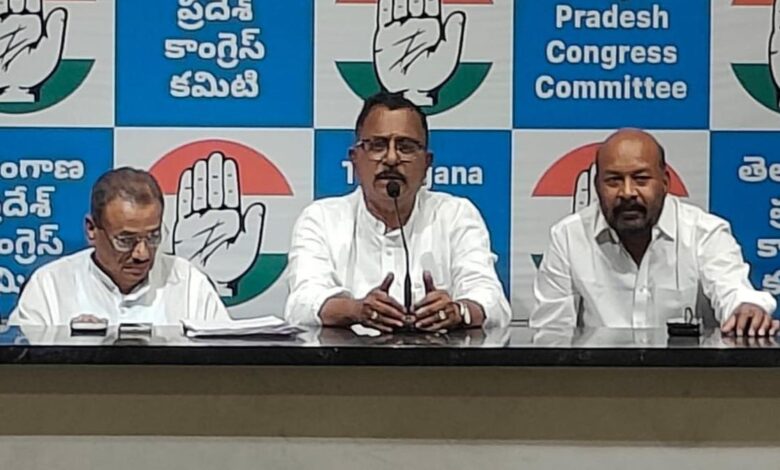 Mallu Ravi hits back at Kavitha, defends CM