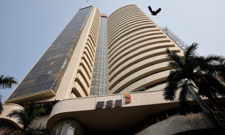 Markets slump for 3rd day on surging oil prices, massive selling in IT stocks; Sensex drops 1k points