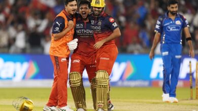 RCB eliminate MI and go top after tense finish